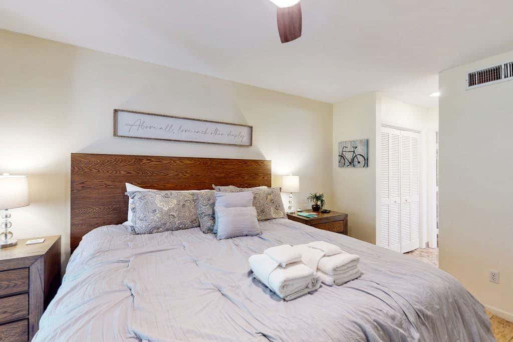 Perfectly Located Family Condo with Shared Pool, Central AC, Private Washer and dryer, Free WiFi