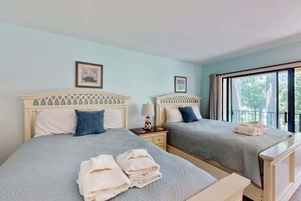 Perfectly Located Family Condo with Shared Pool, Central AC, Private Washer and dryer, Free WiFi
