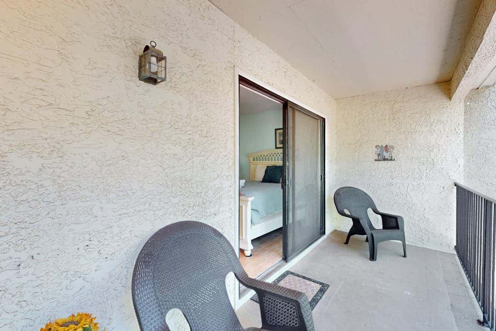 Perfectly Located Family Condo with Shared Pool, Central AC, Private Washer and dryer, Free WiFi