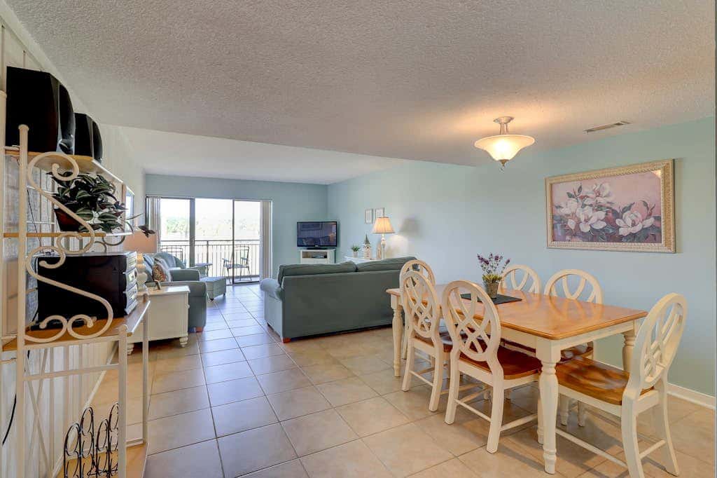 Sea Pines condo with amazing golf course view, pool, & balcony  - walk to beach