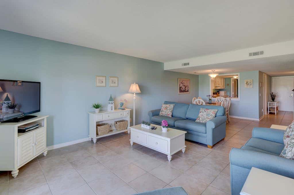Sea Pines condo with amazing golf course view, pool, & balcony  - walk to beach