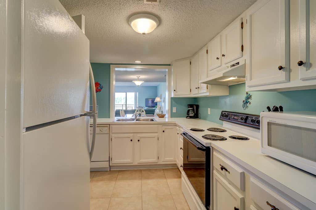 Sea Pines condo with amazing golf course view, pool, & balcony  - walk to beach