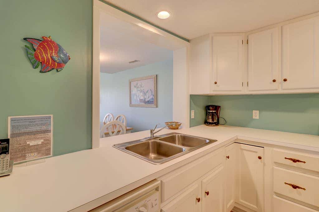Sea Pines condo with amazing golf course view, pool, & balcony  - walk to beach
