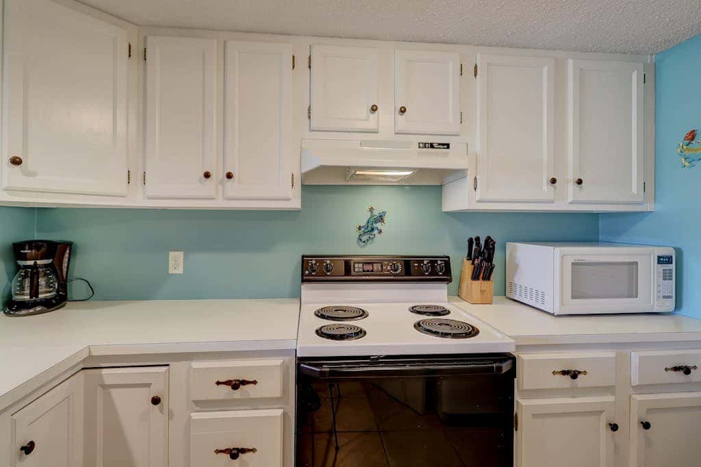 Sea Pines condo with amazing golf course view, pool, & balcony  - walk to beach
