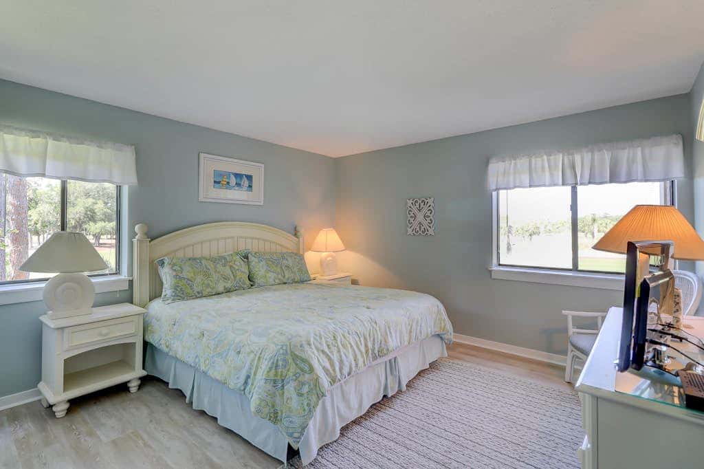 Sea Pines condo with amazing golf course view, pool, & balcony  - walk to beach