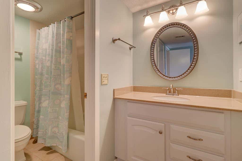 Sea Pines condo with amazing golf course view, pool, & balcony  - walk to beach