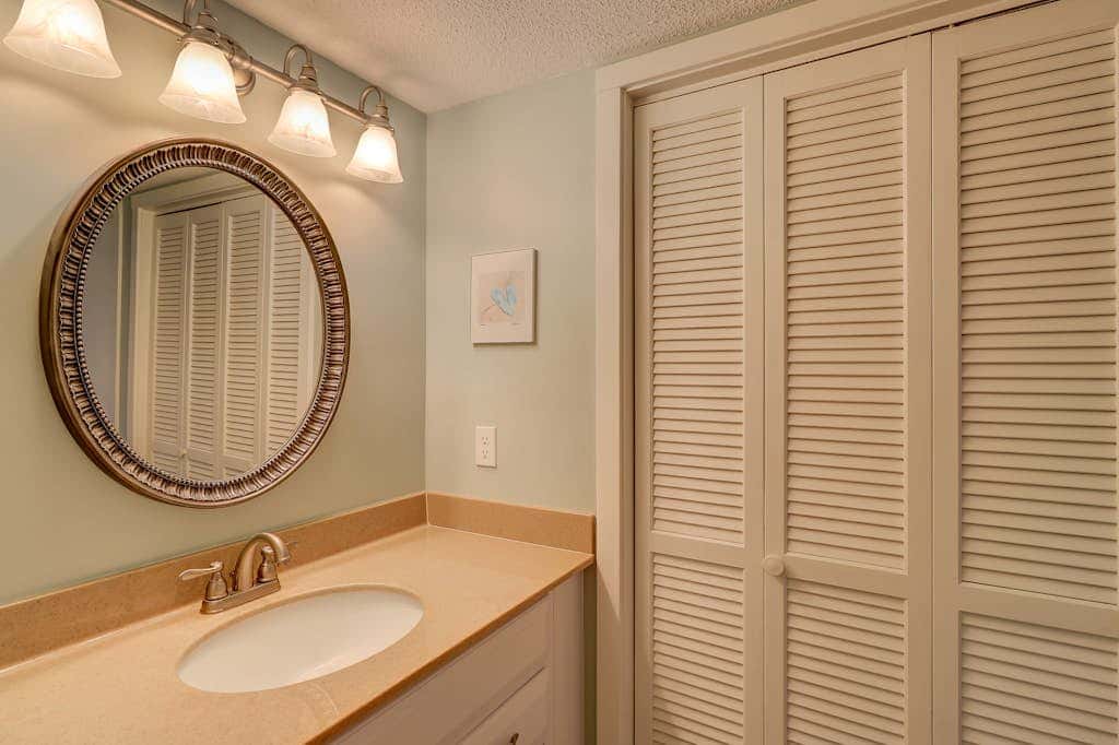 Sea Pines condo with amazing golf course view, pool, & balcony  - walk to beach