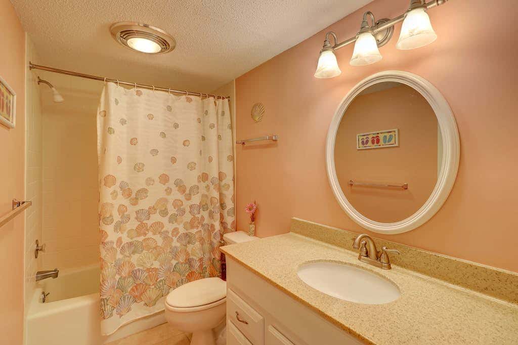 Sea Pines condo with amazing golf course view, pool, & balcony  - walk to beach