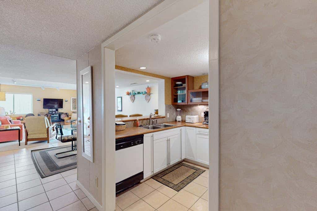 Second-Floor Condo with WiFi, Pool, Golf Course Views - Near the Beach