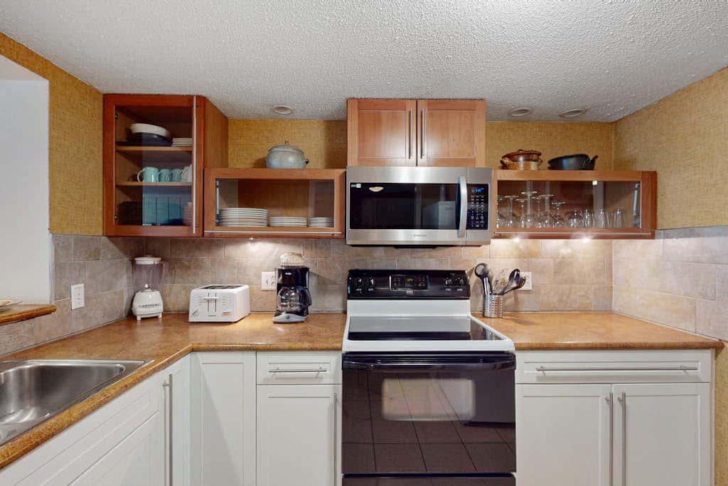 Second-Floor Condo with WiFi, Pool, Golf Course Views - Near the Beach