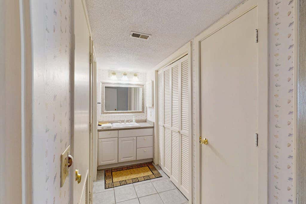 Second-Floor Condo with WiFi, Pool, Golf Course Views - Near the Beach