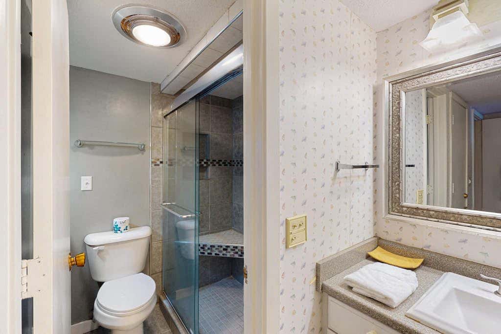 Second-Floor Condo with WiFi, Pool, Golf Course Views - Near the Beach