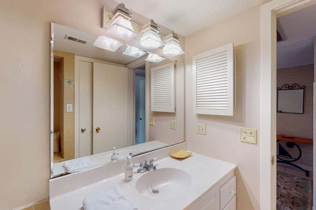 Second-Floor Condo with WiFi, Pool, Golf Course Views - Near the Beach