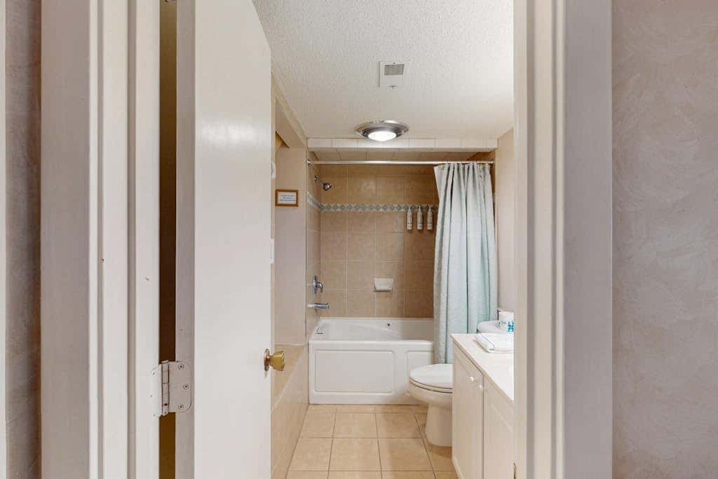Second-Floor Condo with WiFi, Pool, Golf Course Views - Near the Beach