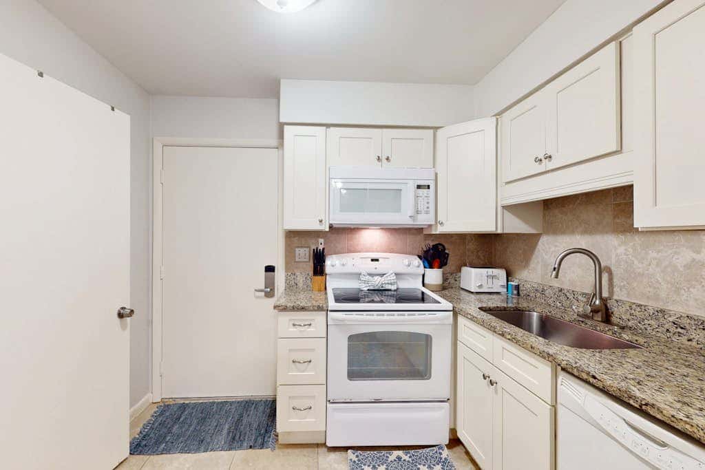 Coastal Retreat with Patio, Shared Pools, Tennis & Playground - Walk to Beach