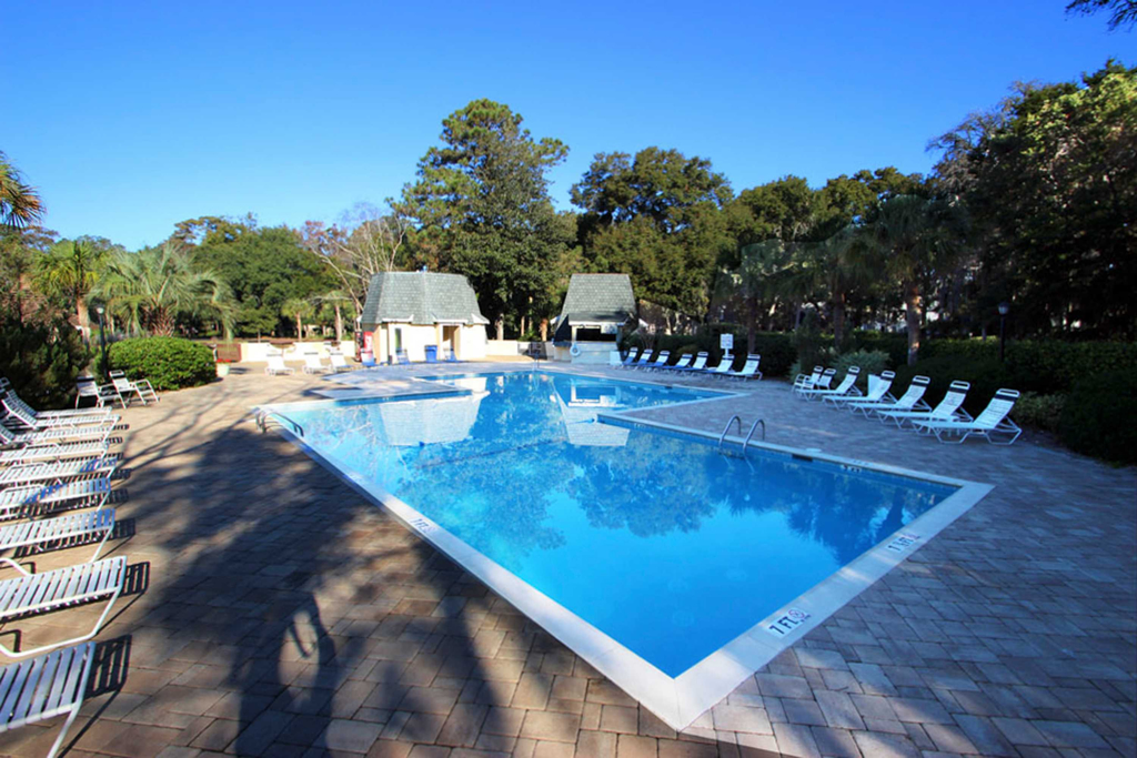Renovated Dog Friendly Villa with Patio & Pool  Near Golf & Beach