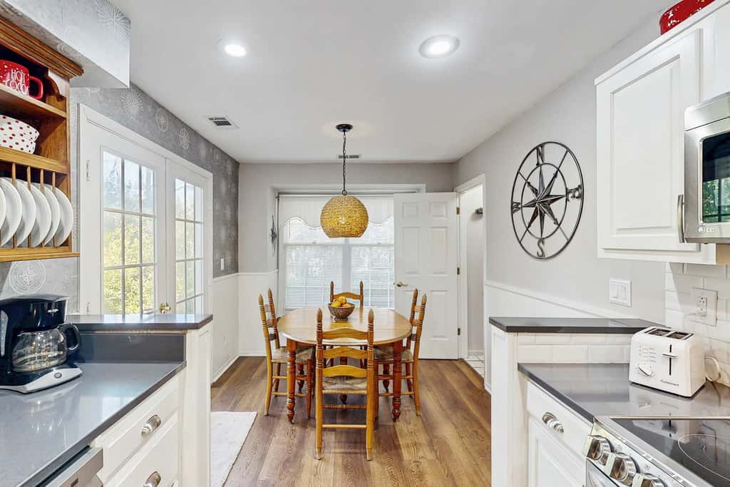 Renovated Dog Friendly Villa with Patio & Pool  Near Golf & Beach