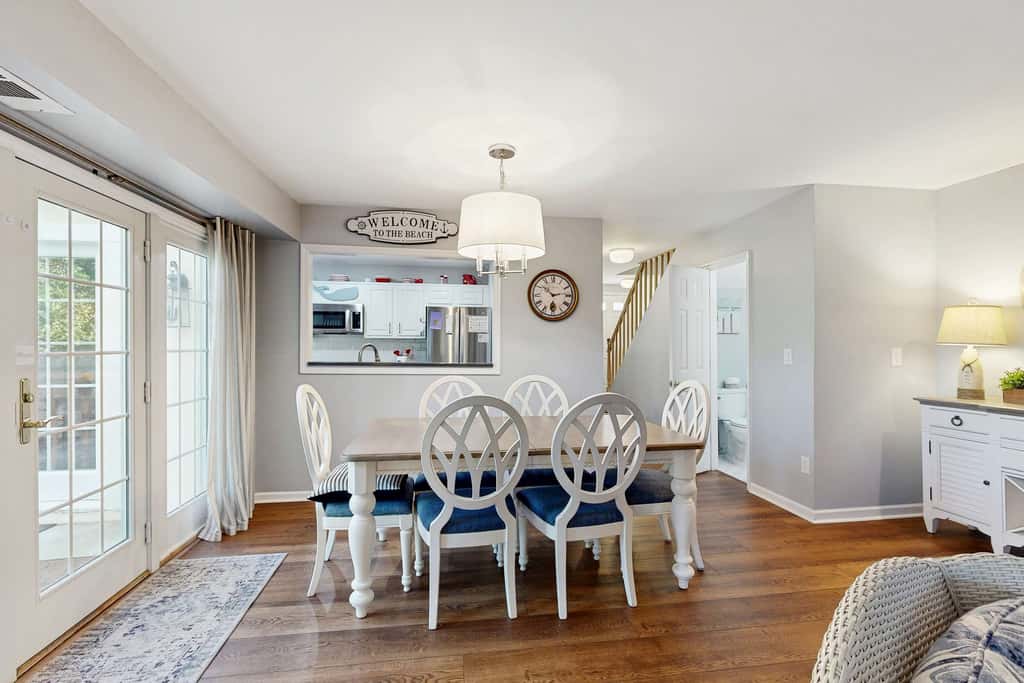 Renovated Dog Friendly Villa with Patio & Pool  Near Golf & Beach