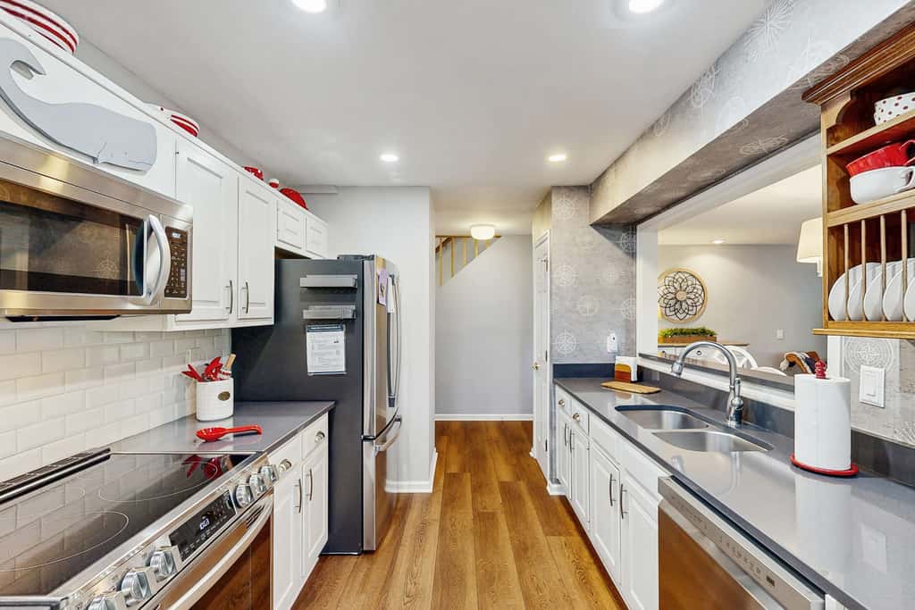 Renovated Dog Friendly Villa with Patio & Pool  Near Golf & Beach