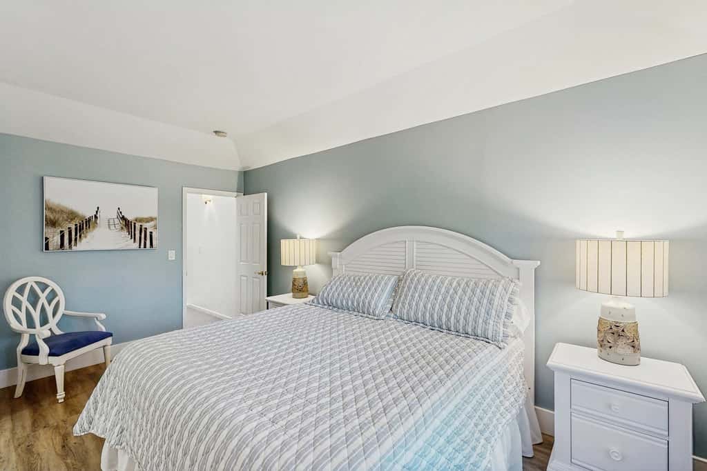 Renovated Dog Friendly Villa with Patio & Pool  Near Golf & Beach