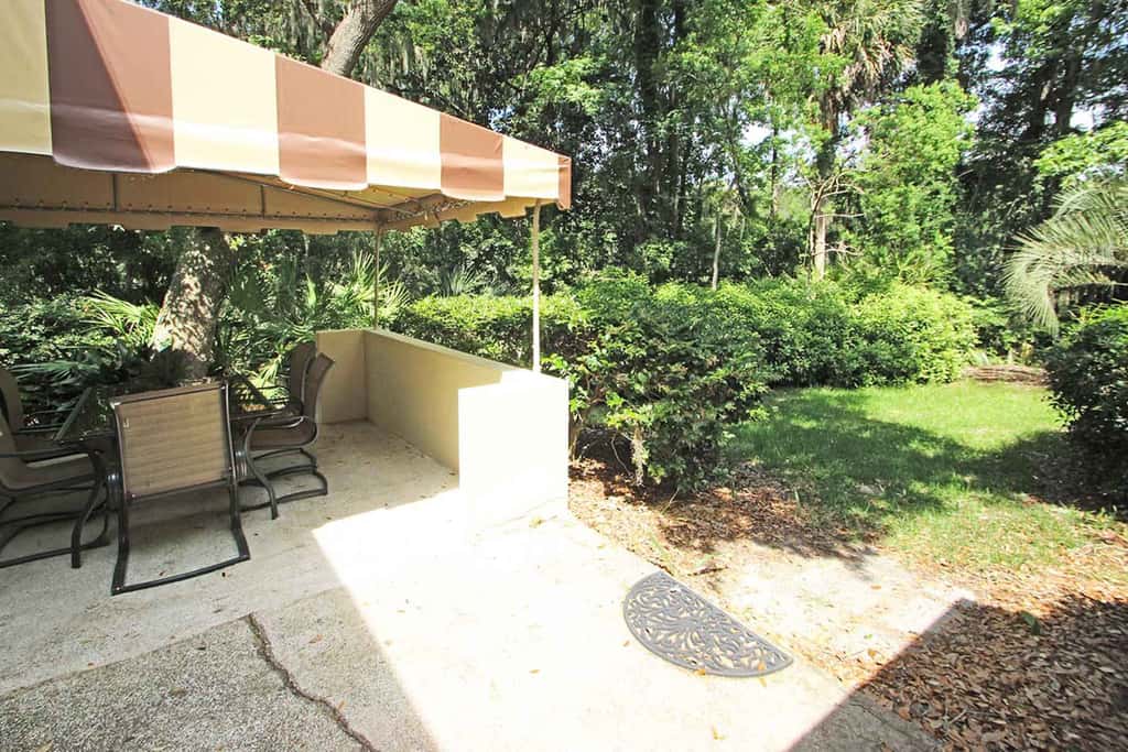 Renovated Dog Friendly Villa with Patio & Pool  Near Golf & Beach