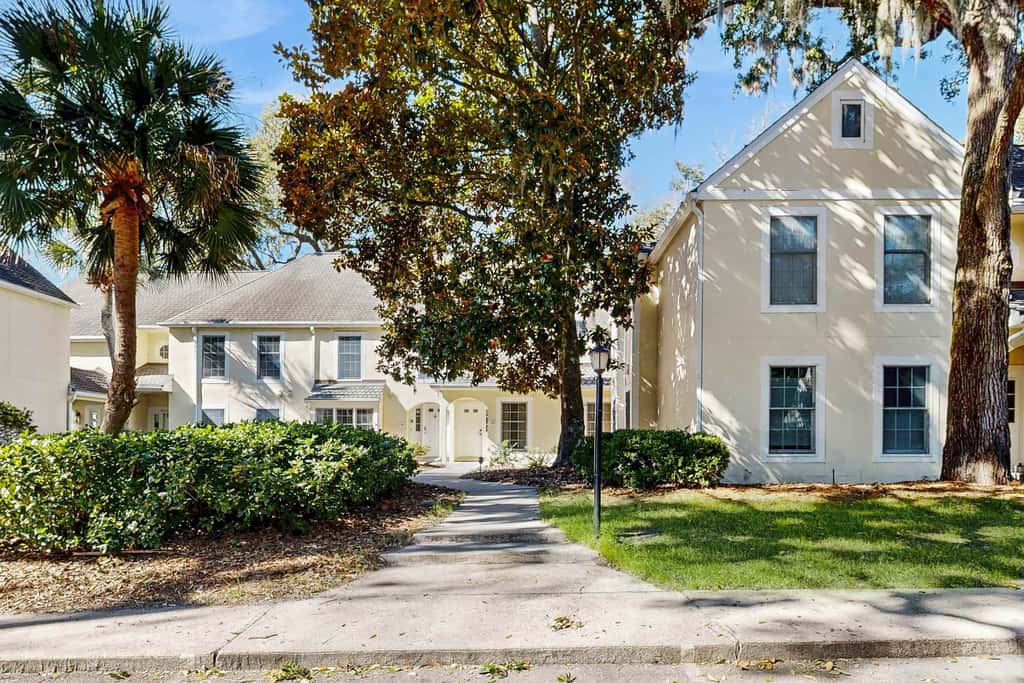 Renovated Dog Friendly Villa with Patio & Pool  Near Golf & Beach