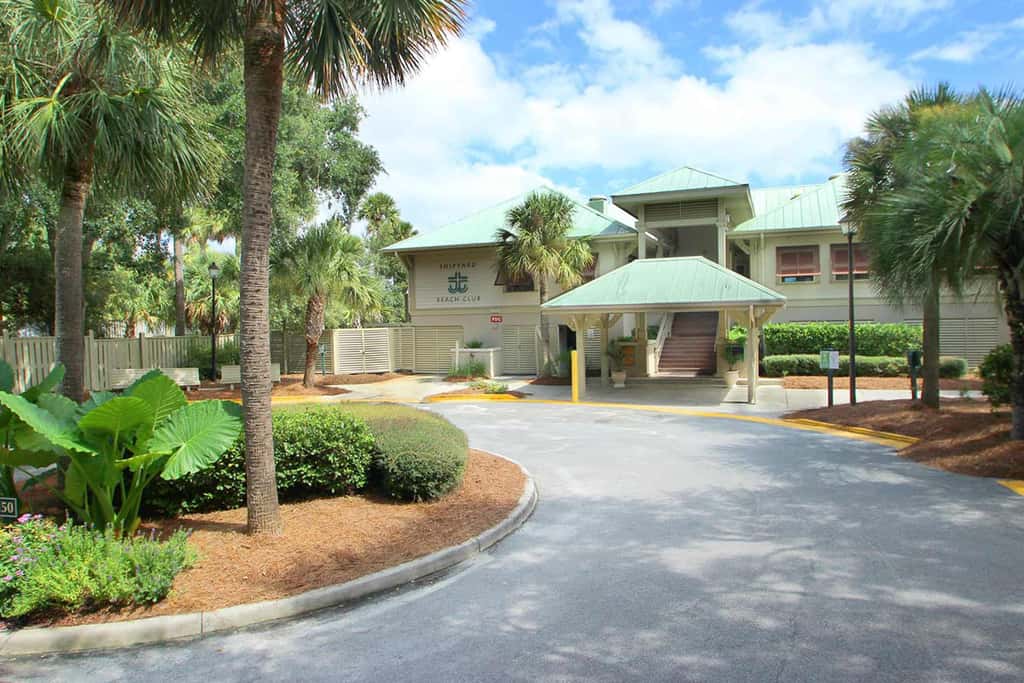 Renovated Dog Friendly Villa with Patio & Pool  Near Golf & Beach