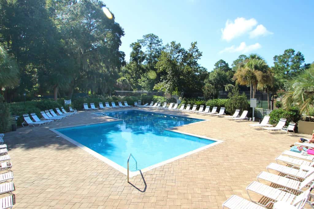Renovated Dog Friendly Villa with Patio & Pool  Near Golf & Beach