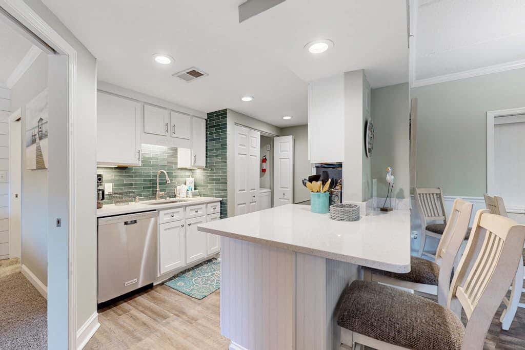 Inviting villa with pool, tennis, & balcony - close beach access
