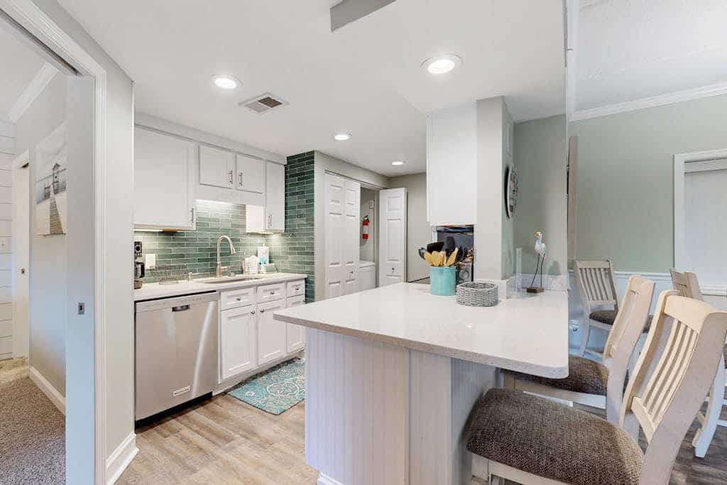 Inviting villa with pool, tennis, & balcony - close beach access