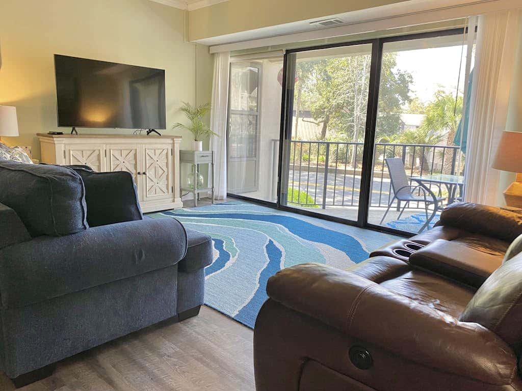 Inviting villa with pool, tennis, & balcony - close beach access
