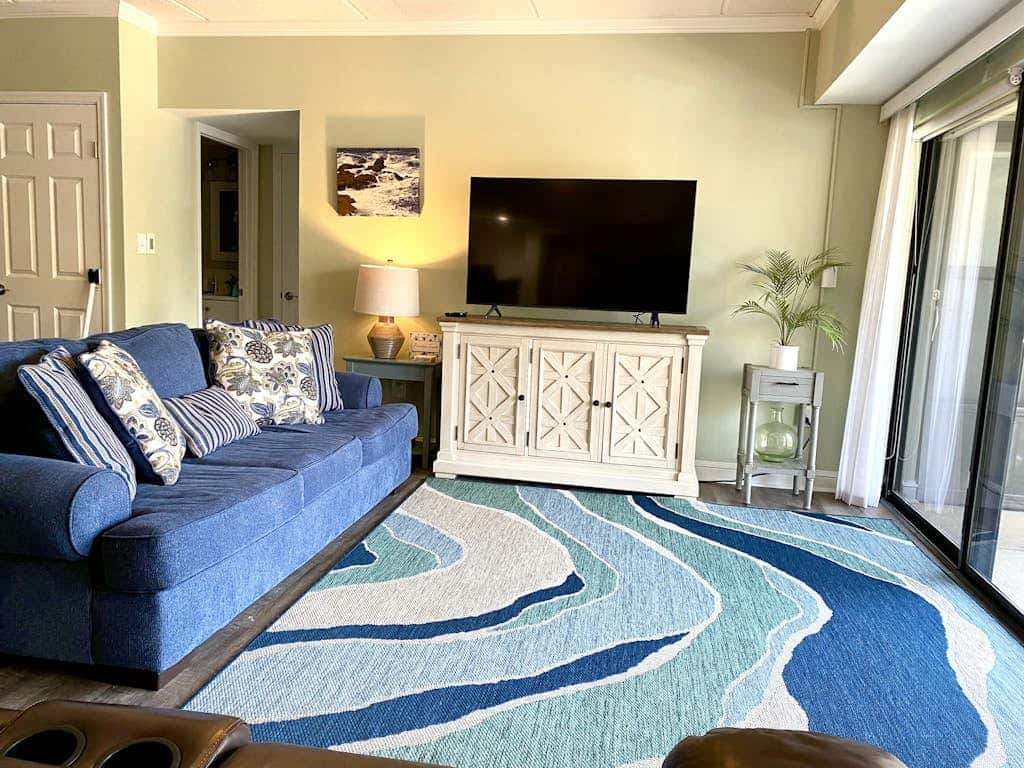 Inviting villa with pool, tennis, & balcony - close beach access