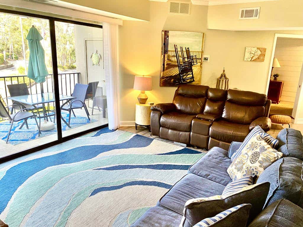Inviting villa with pool, tennis, & balcony - close beach access