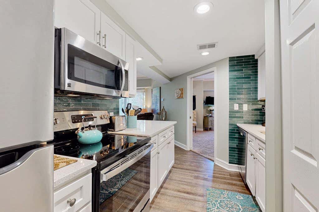 Inviting villa with pool, tennis, & balcony - close beach access