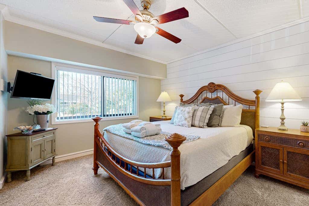 Inviting villa with pool, tennis, & balcony - close beach access