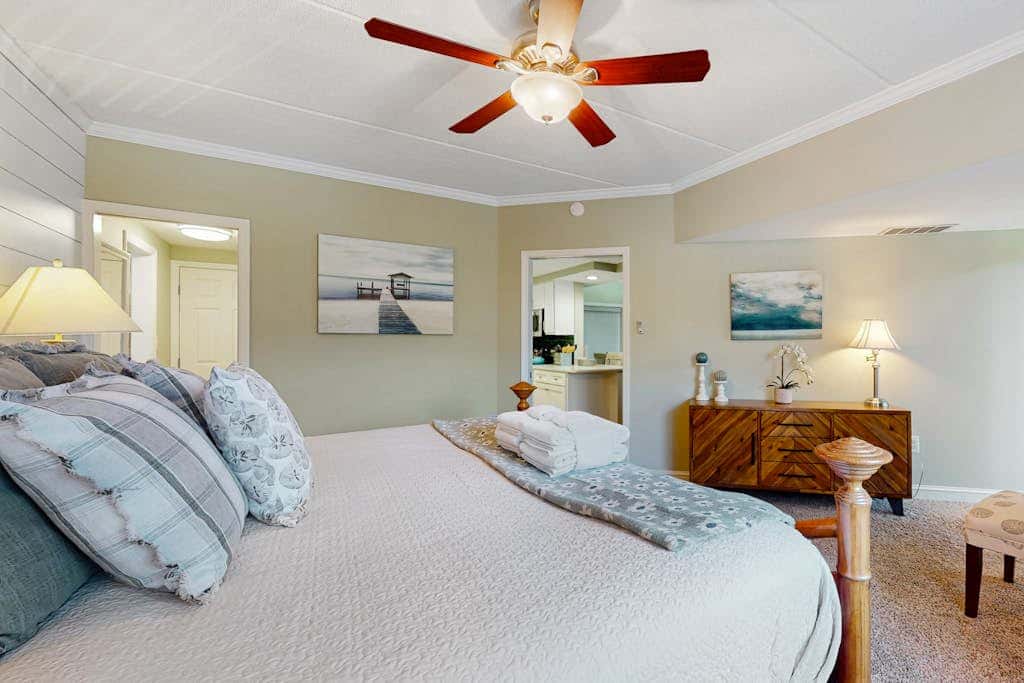 Inviting villa with pool, tennis, & balcony - close beach access