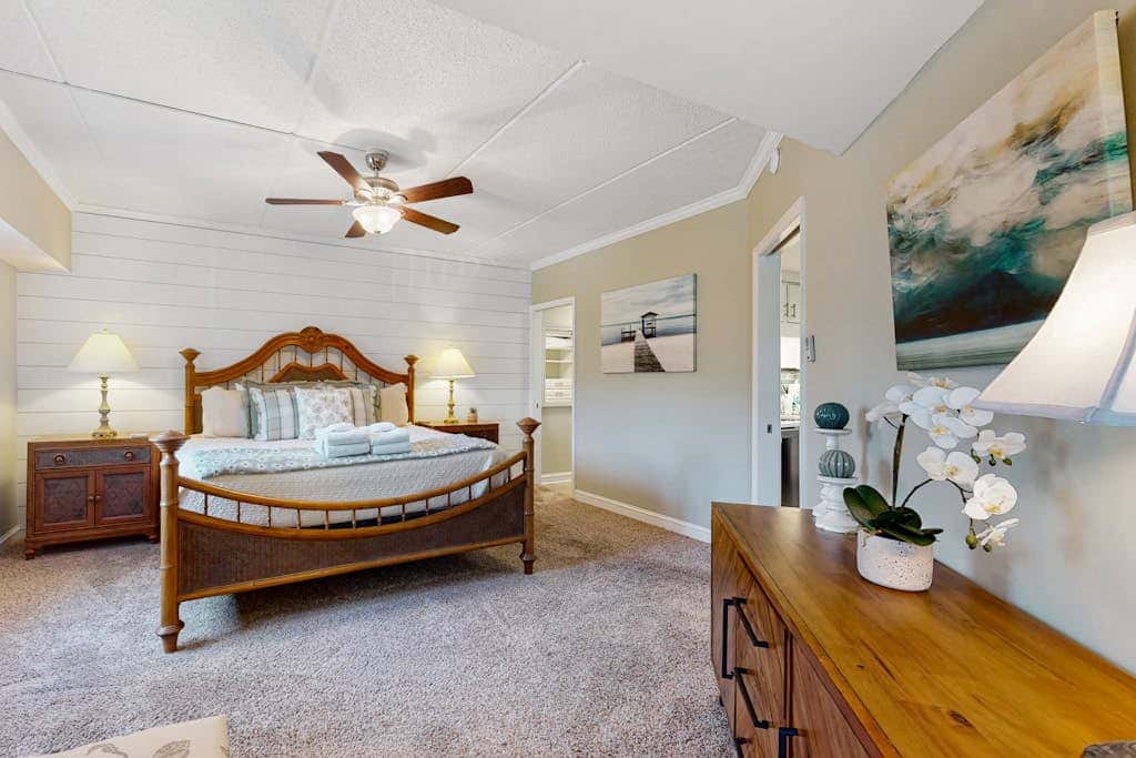 Inviting villa with pool, tennis, & balcony - close beach access