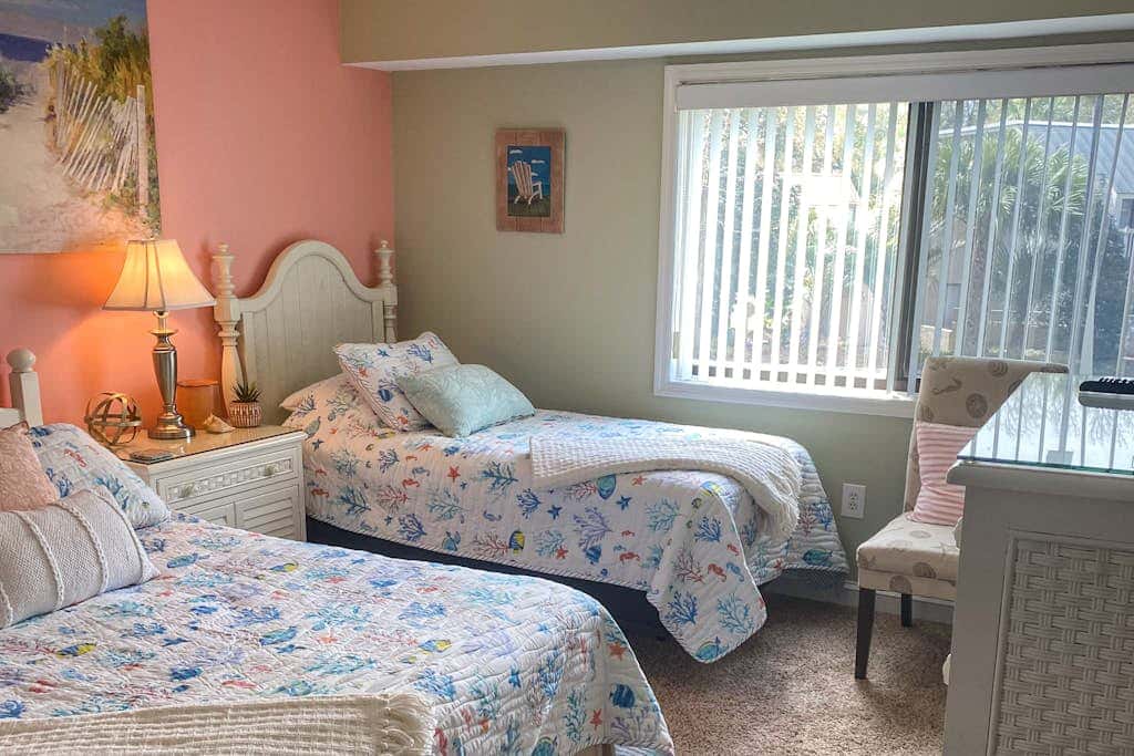Inviting villa with pool, tennis, & balcony - close beach access