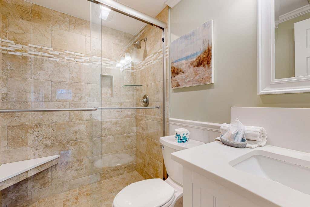 Inviting villa with pool, tennis, & balcony - close beach access
