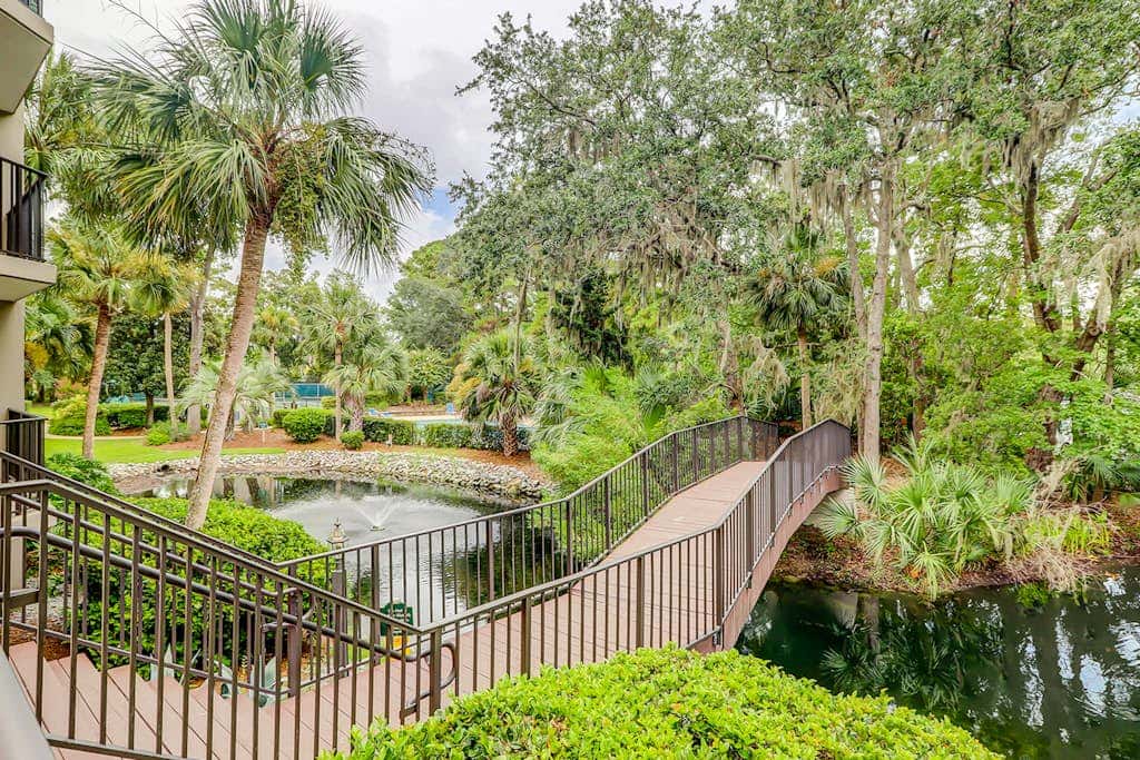 Inviting villa with pool, tennis, & balcony - close beach access