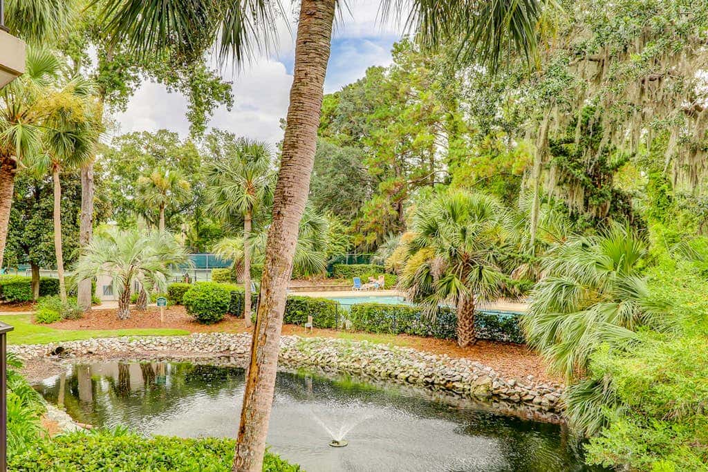 Inviting villa with pool, tennis, & balcony - close beach access