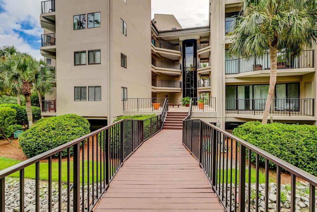 Inviting villa with pool, tennis, & balcony - close beach access