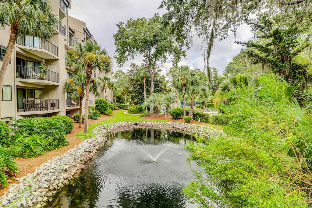 Inviting villa with pool, tennis, & balcony - close beach access