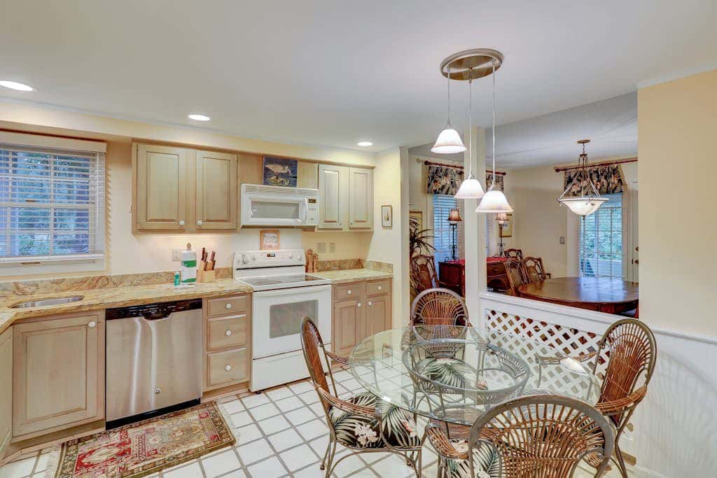 Dog-Friendly Villa with Pool, Tennis, Patio, Full Kitchen & Beach Nearby