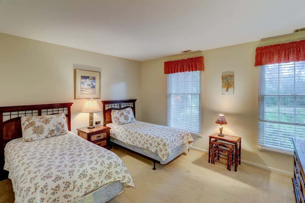 Dog-Friendly Villa with Pool, Tennis, Patio, Full Kitchen & Beach Nearby