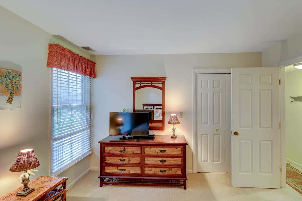 Dog-Friendly Villa with Pool, Tennis, Patio, Full Kitchen & Beach Nearby