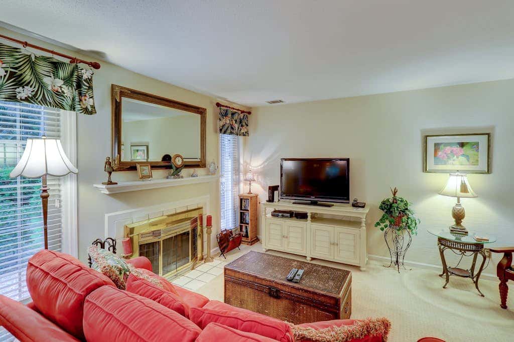 Dog-Friendly Villa with Pool, Tennis, Patio, Full Kitchen & Beach Nearby