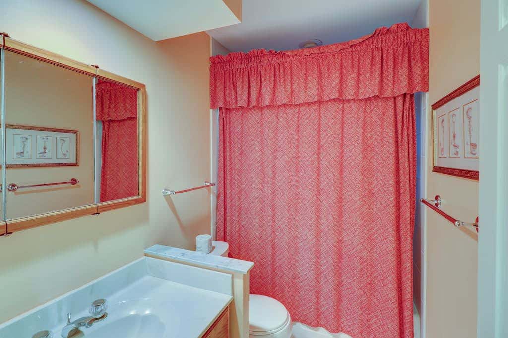 Dog-Friendly Villa with Pool, Tennis, Patio, Full Kitchen & Beach Nearby