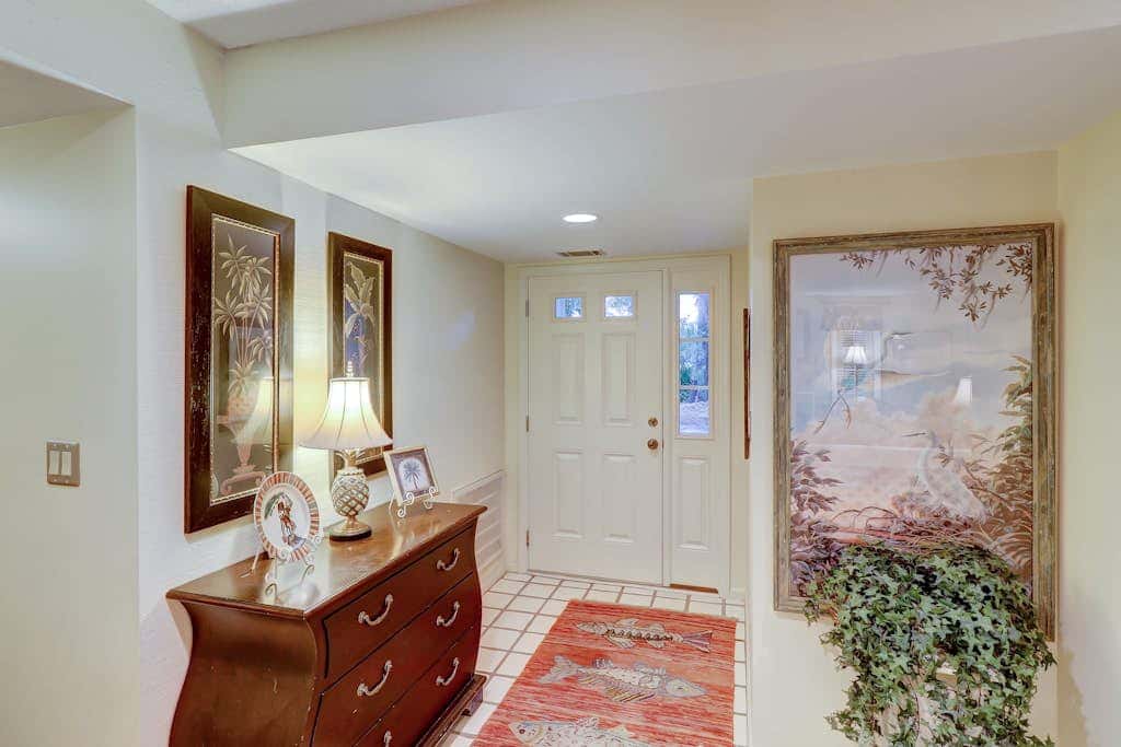 Dog-Friendly Villa with Pool, Tennis, Patio, Full Kitchen & Beach Nearby