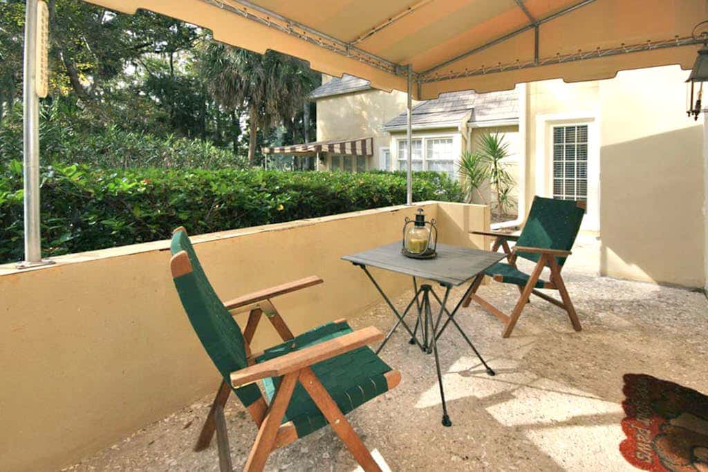 Dog-Friendly Villa with Pool, Tennis, Patio, Full Kitchen & Beach Nearby